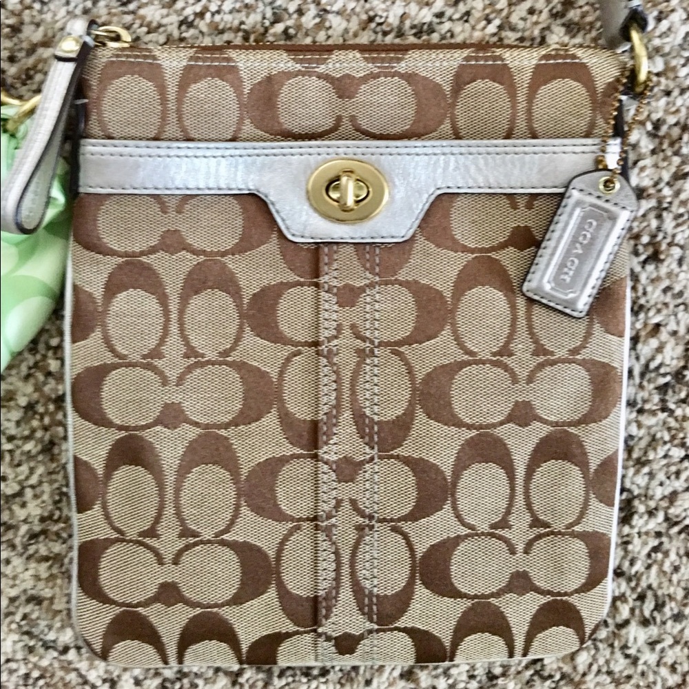 Coach crossbody bag.  Fantastic condition!!